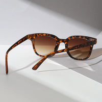 Retro Small Frame Cat Eye Sunglasses for Women 2023 Luxury V Sun Glasses Men Fashion Jelly Sunglasses with Metal Hinges